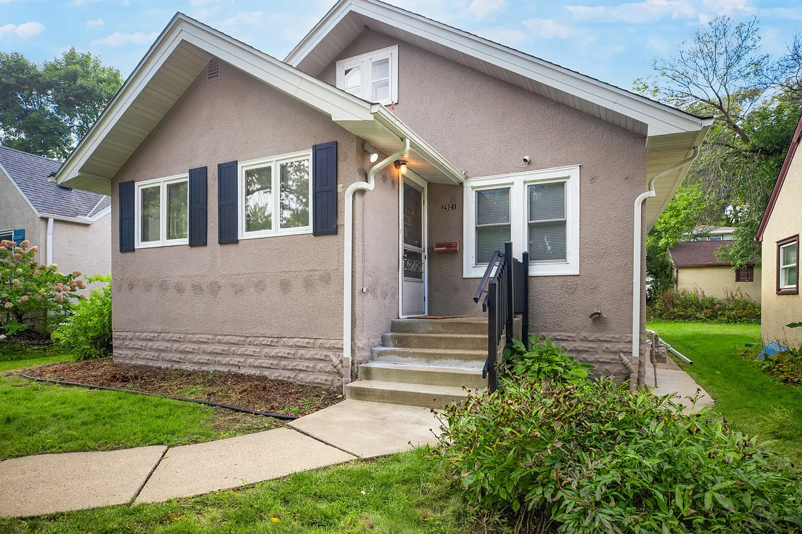 Robbinsdale House: 2921 Zenith Ave N