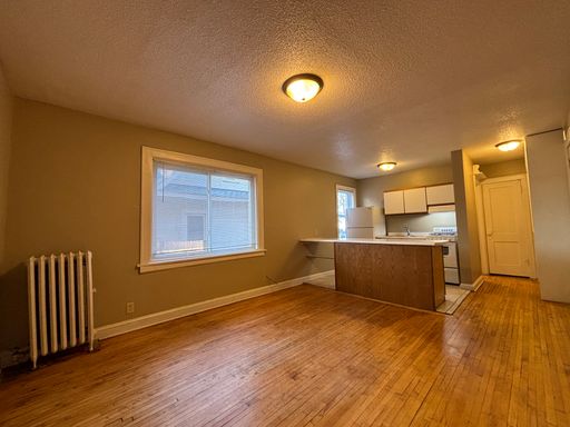 Cute Studio! Midway Studio Unit Near Green Line!!