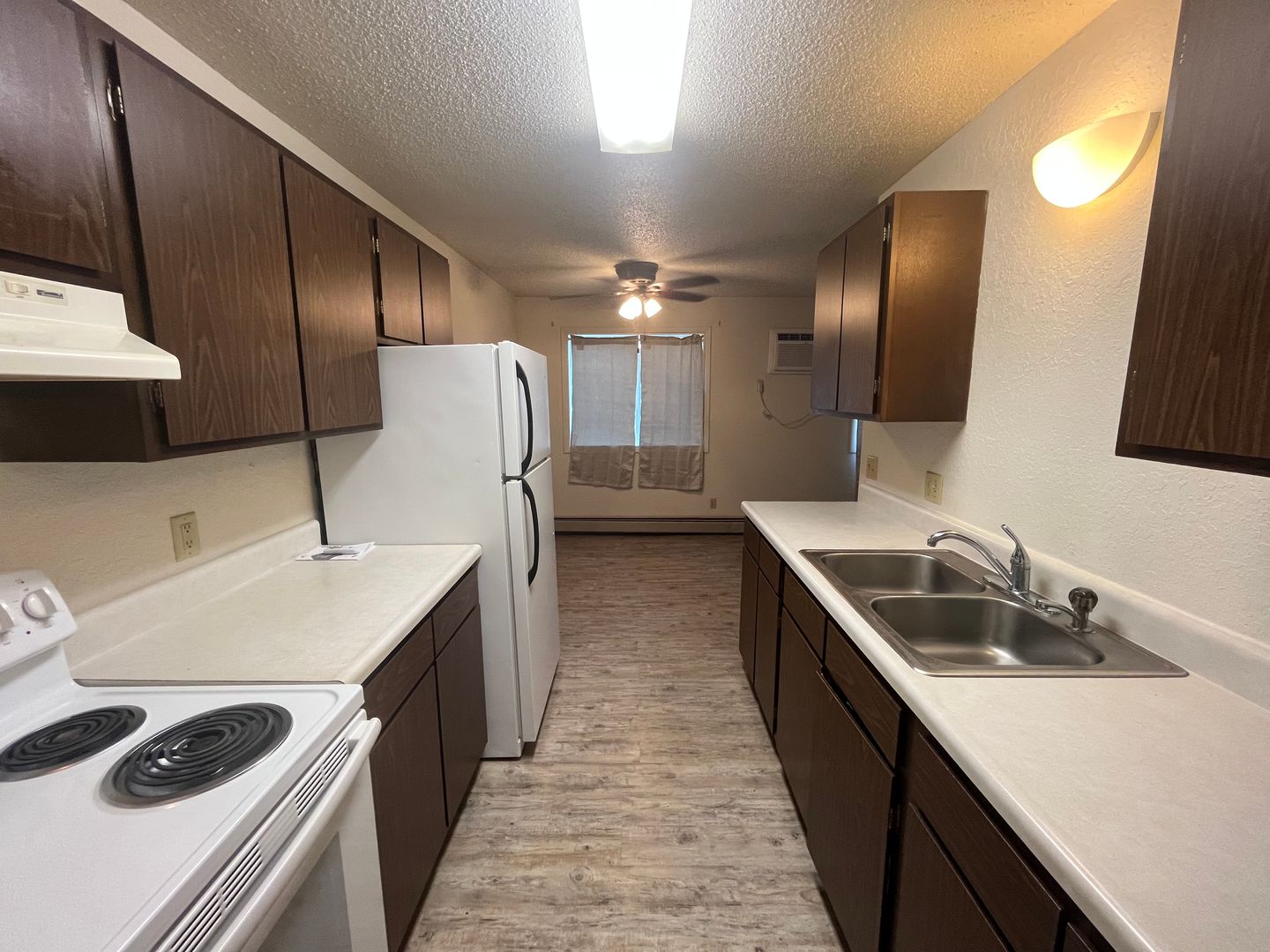 Luverne Apartment: 415 E Lincoln St