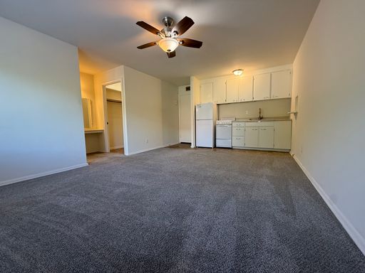 Large Highland Ford Parkway Studios!! – photo 1