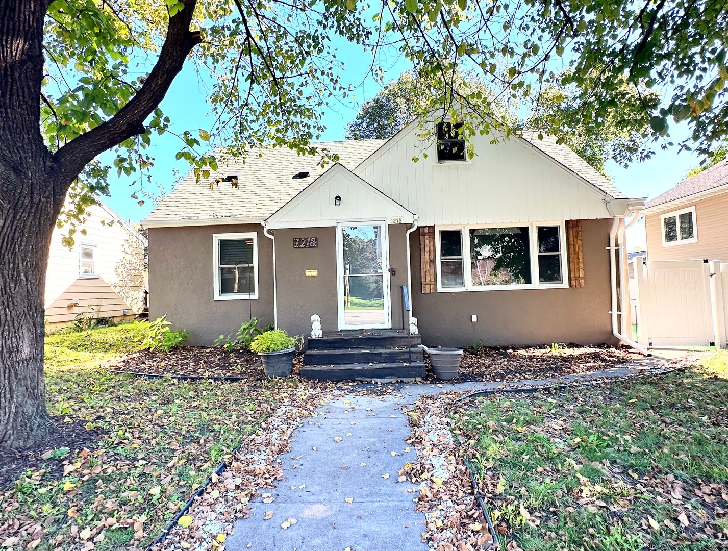 Saint Paul House: 1218 Dale St North