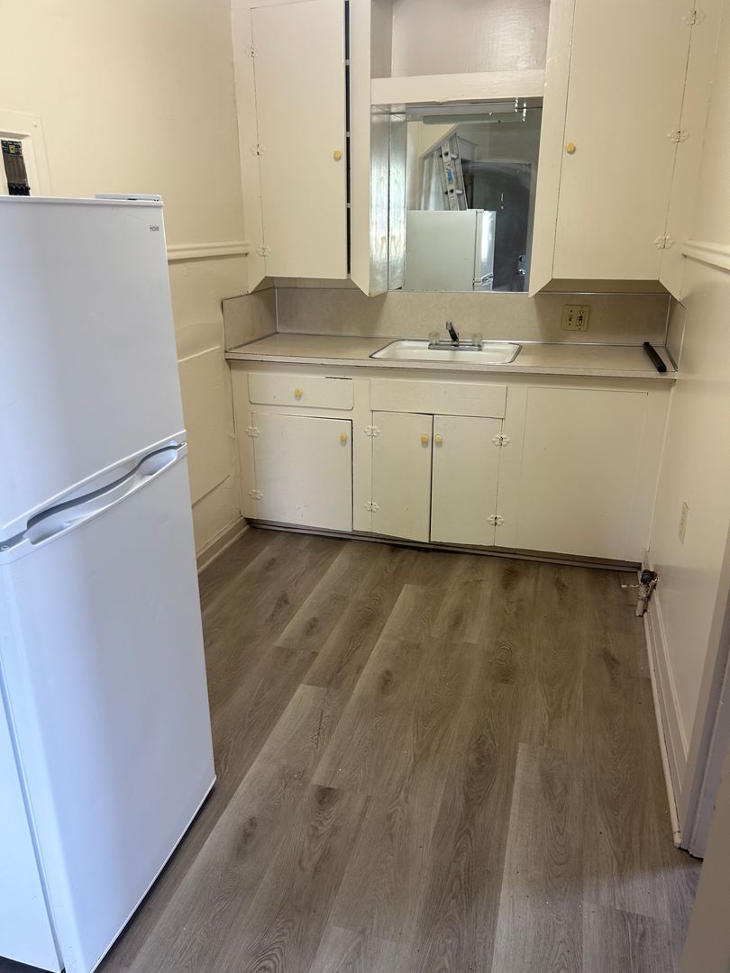 Owatonna Apartment: 328 Pine Ave