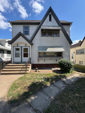 Very Nice 2BR, 1 BA apartment AVAILABLE NOW! With Laundry in Lower Level – photo 1