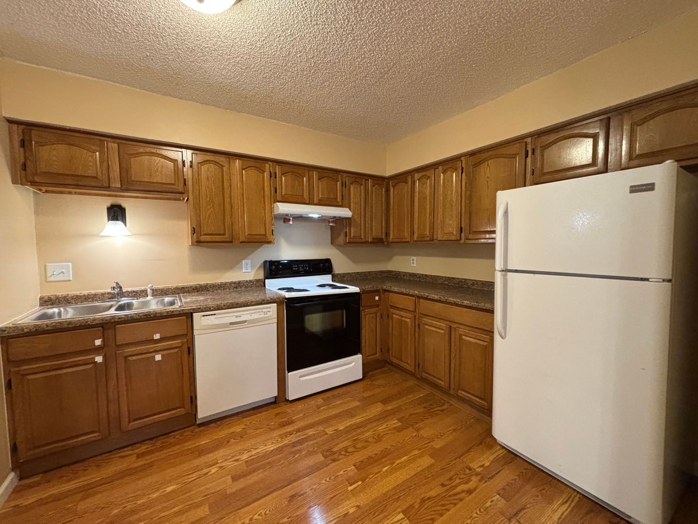 Eagan Apartment: 942 Wescott Trail