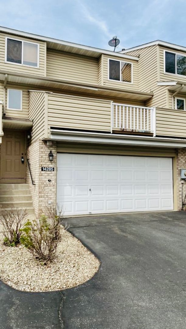 Apple Valley House: 14285 Hibiscus Ct