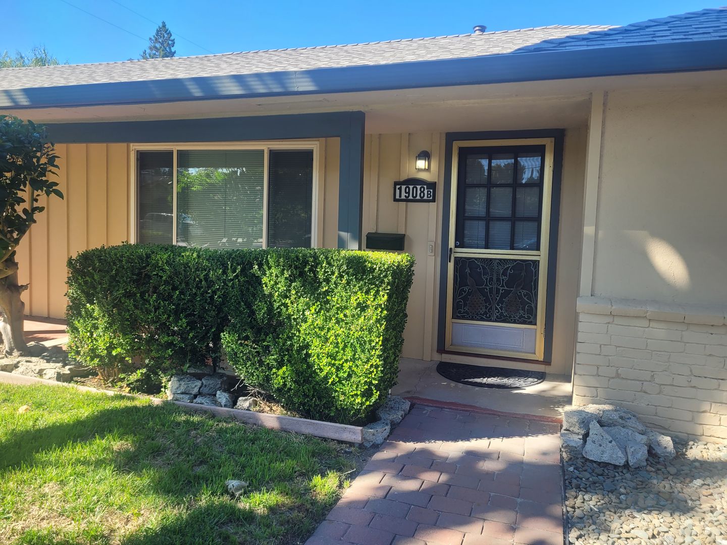 Mountain View Apartment: 1908 Hackett Ave