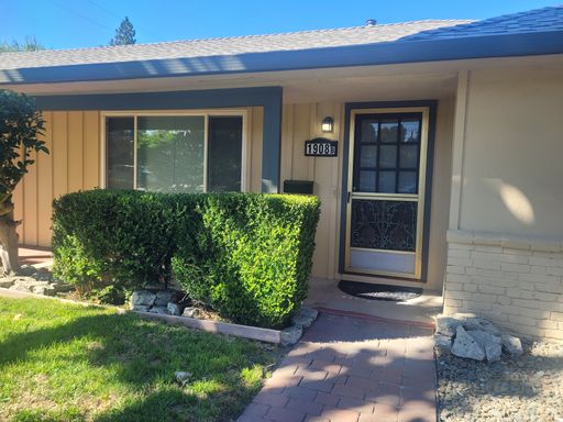Spacious 2-Bedroom Mountain View Home with Private Garage – photo 1