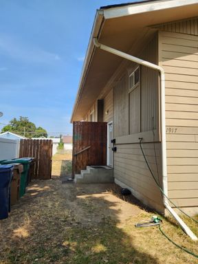 Basement floor, 2 bed 1 bath! Washer and dryer included in rent! – photo 1