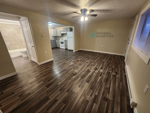 Quiet Neighborhood! Great duplex located on a quiet cul-de-sac near Deer Park Golf Course. – photo 1