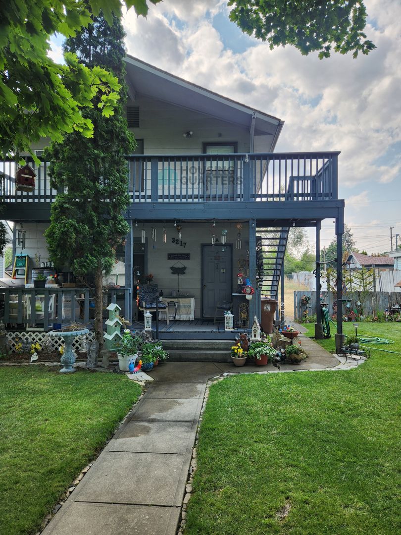 Spokane Apartment: 3217 N Lee St