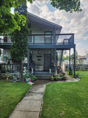Close to everything! 2 bed, 1 bath, 2nd floor apartment with washer & dryer included! – photo 1