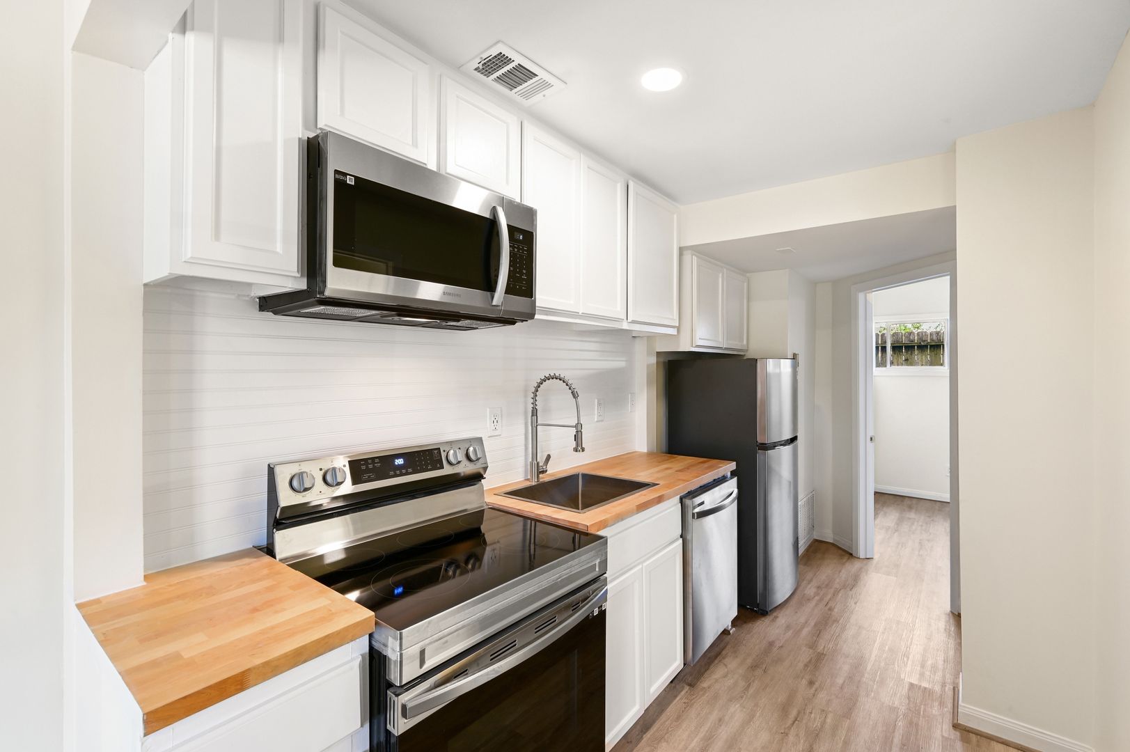 Houston Apartment: 1011 W. 10th St