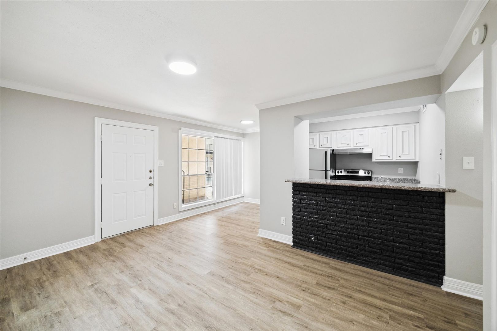 Houston Apartment: 201 Emerson St