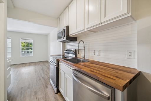 1 Bedroom Rental – 1011 W. 10th St - 13, Houston, TX 77008