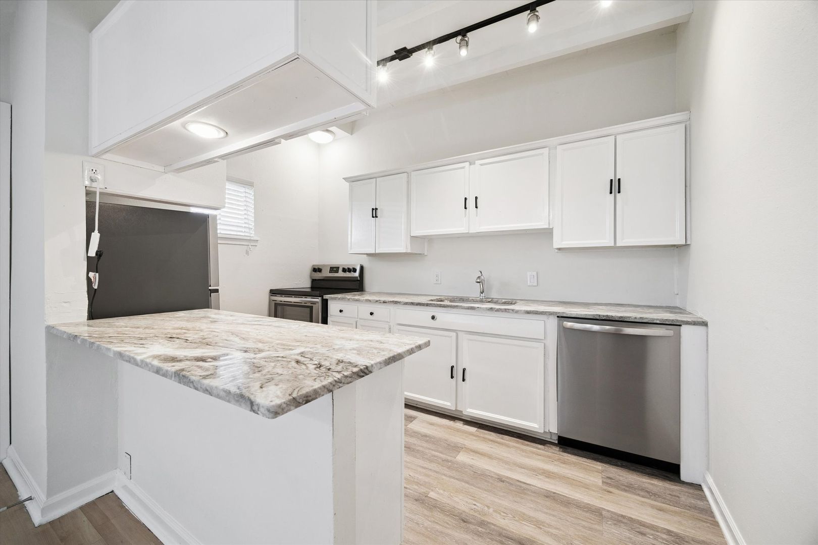 Houston Apartment: 216 Marshall St