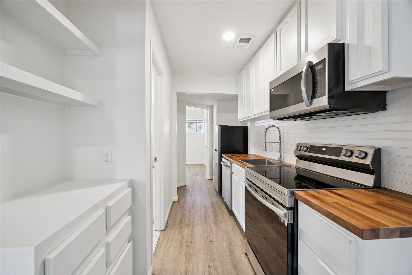 Houston Apartment: 1011 W. 10th St