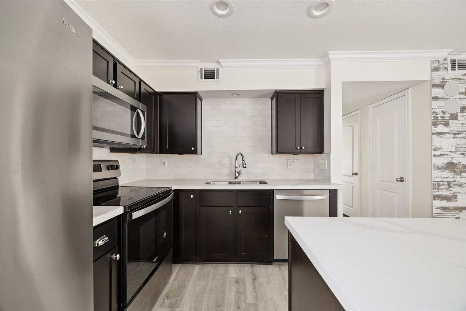 Houston Apartment: 300 Pecore