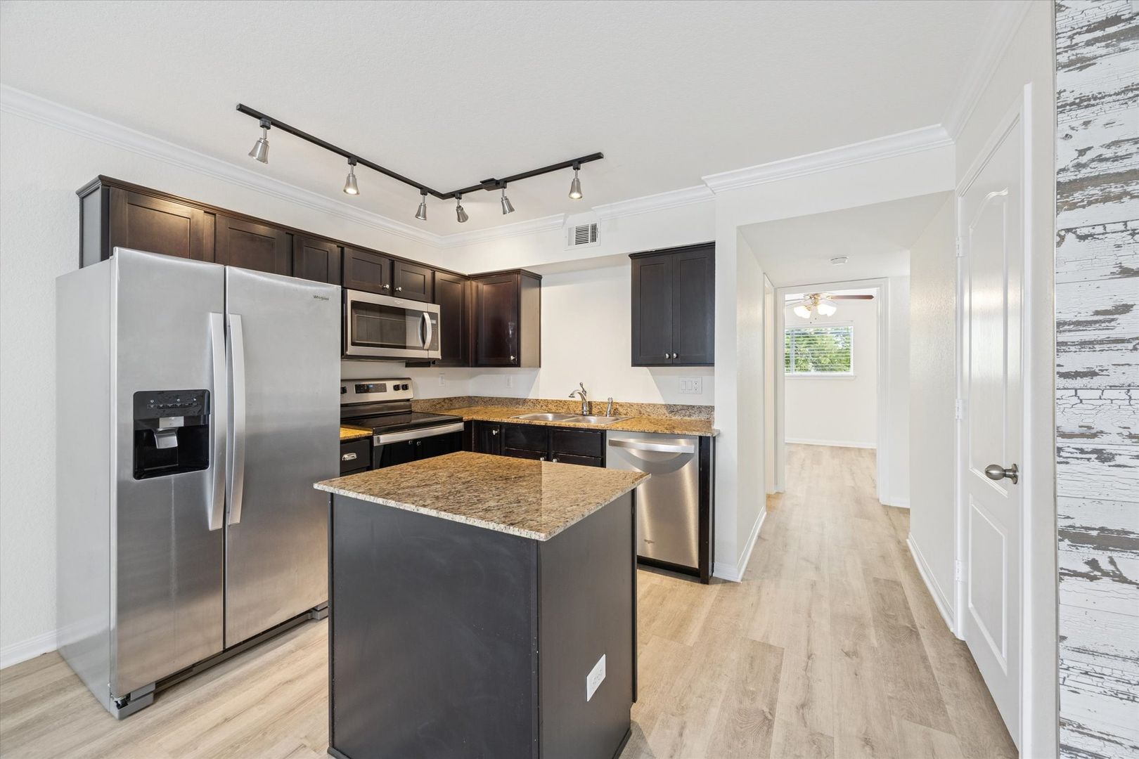 Houston Apartment: 300 Pecore