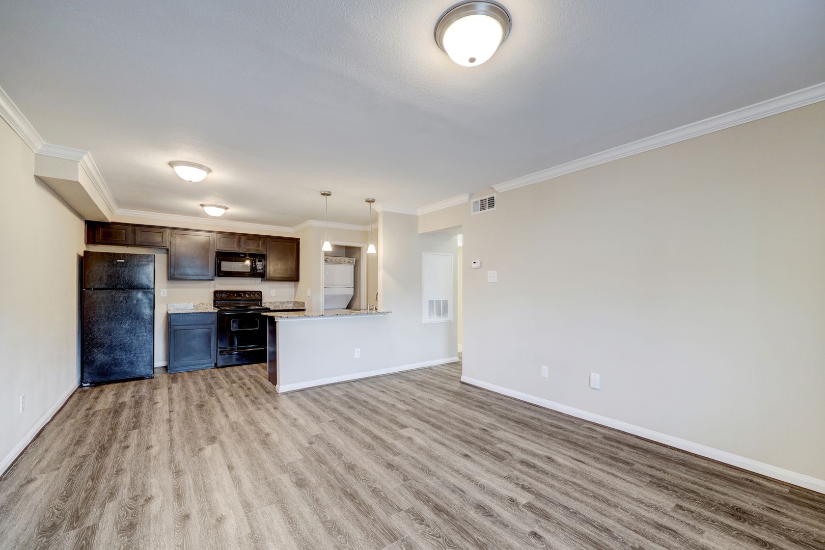 Houston Apartment: 1600 West T.C. Jester Blvd