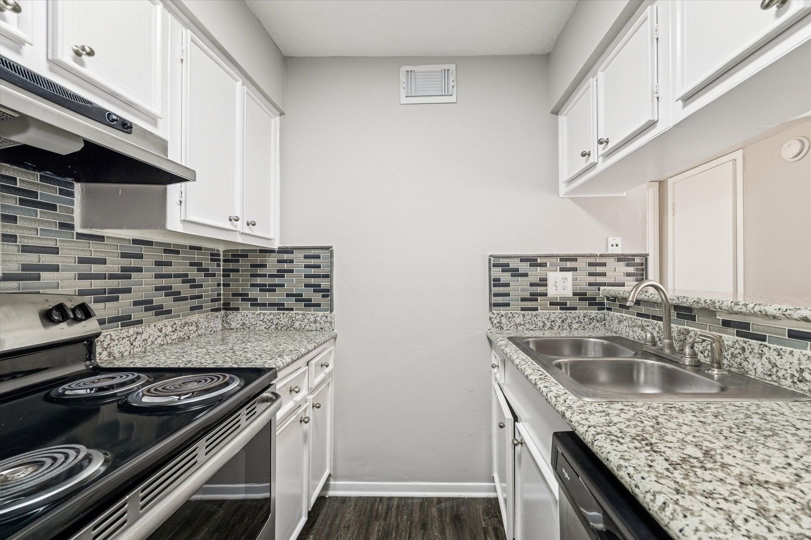 Houston Apartment: 201 Emerson St