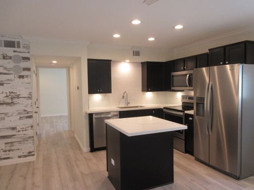 1 Bedroom Rental – 300 Pecore St - 07, Houston, TX 77009