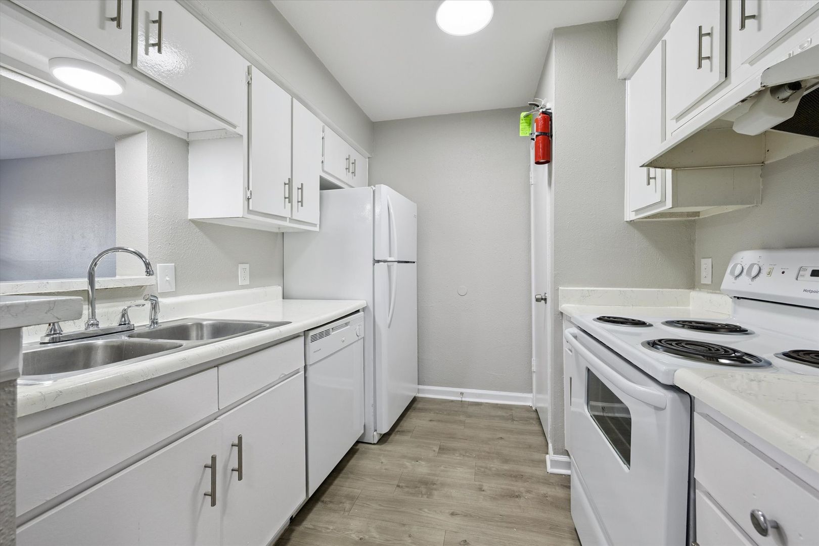 Houston Apartment: 3800 Sherwood Ln