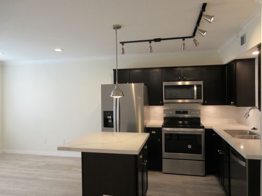 1 Bedroom Rental – 300 Pecore St - 11, Houston, TX 77009