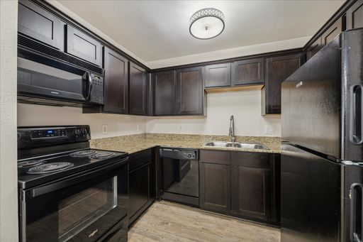 2 Bedroom Rental – 427 W. 16th - 03, Houston, TX 77008