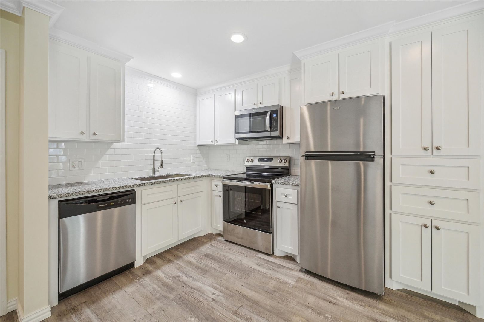 Houston Apartment: 300 Pecore