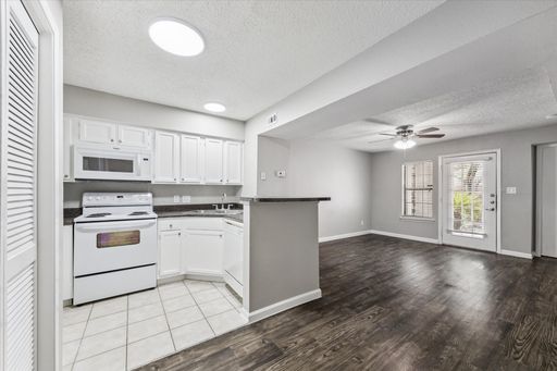2 Bedroom Rental – 1710 W. TC Jester Blvd - 4125, Houston, TX 77008