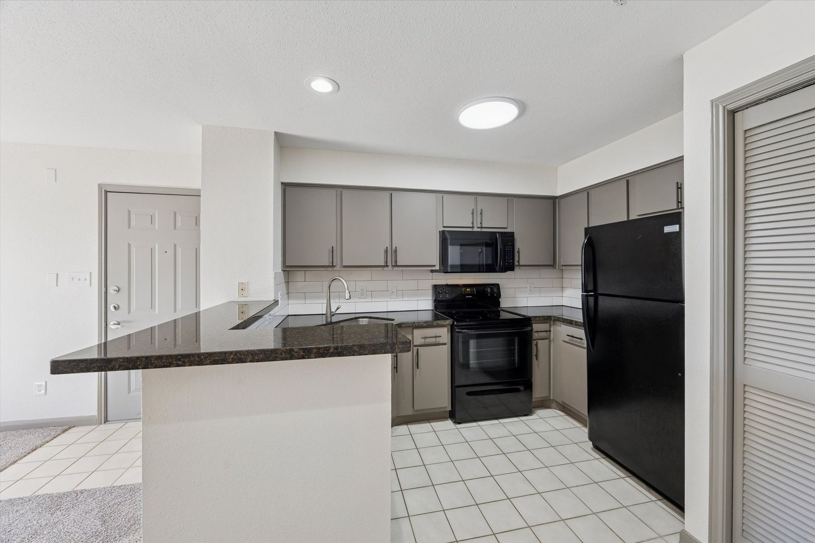 Houston Apartment: 1710 W. TC Jester Blvd