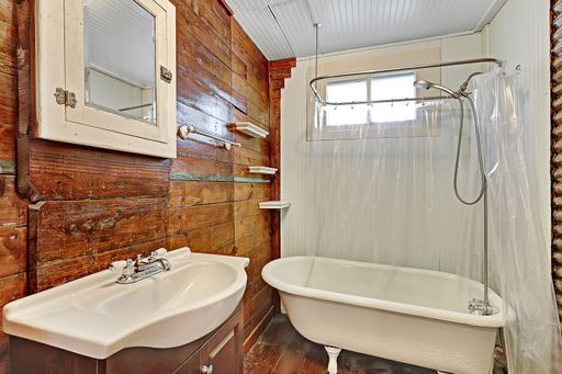 2 Bedroom Rental – 1012 Dart St. - B, Houston, TX 77007