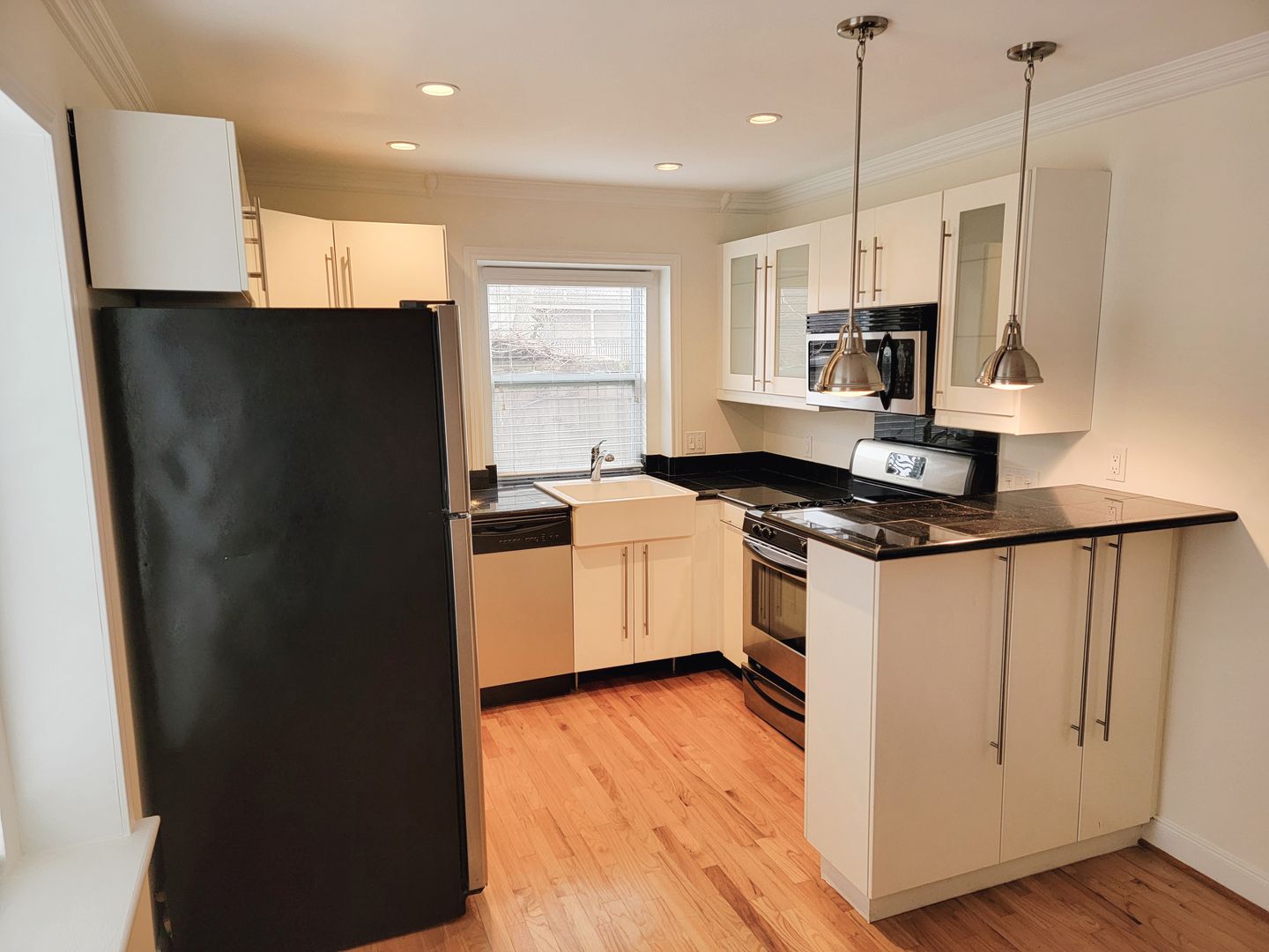 Houston Apartment: 102 W. 12th St.