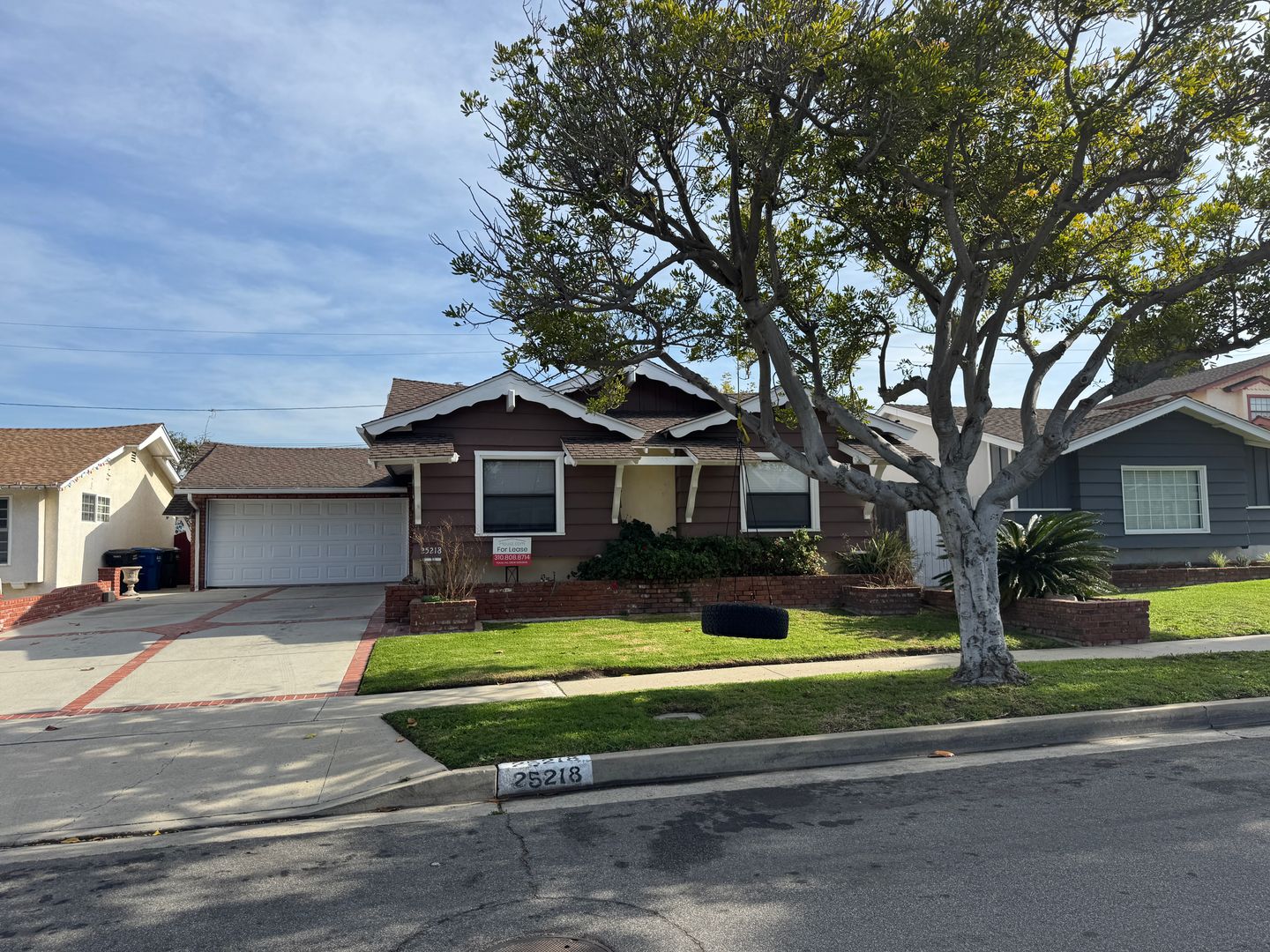 Lomita House: 25218 Andreo Avenue