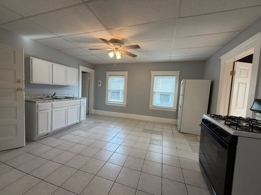 3 Bed - 2nd Floor Duplex – photo 1