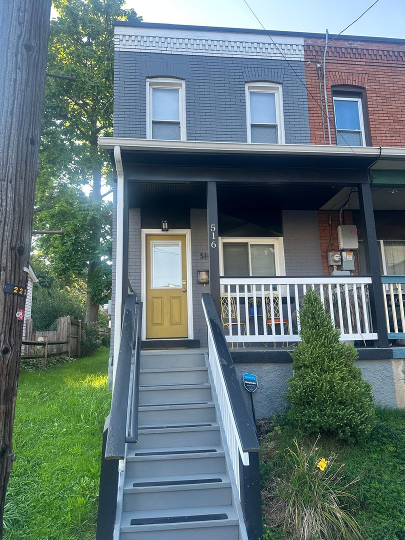 Pittsburgh House: 516 Borland Street