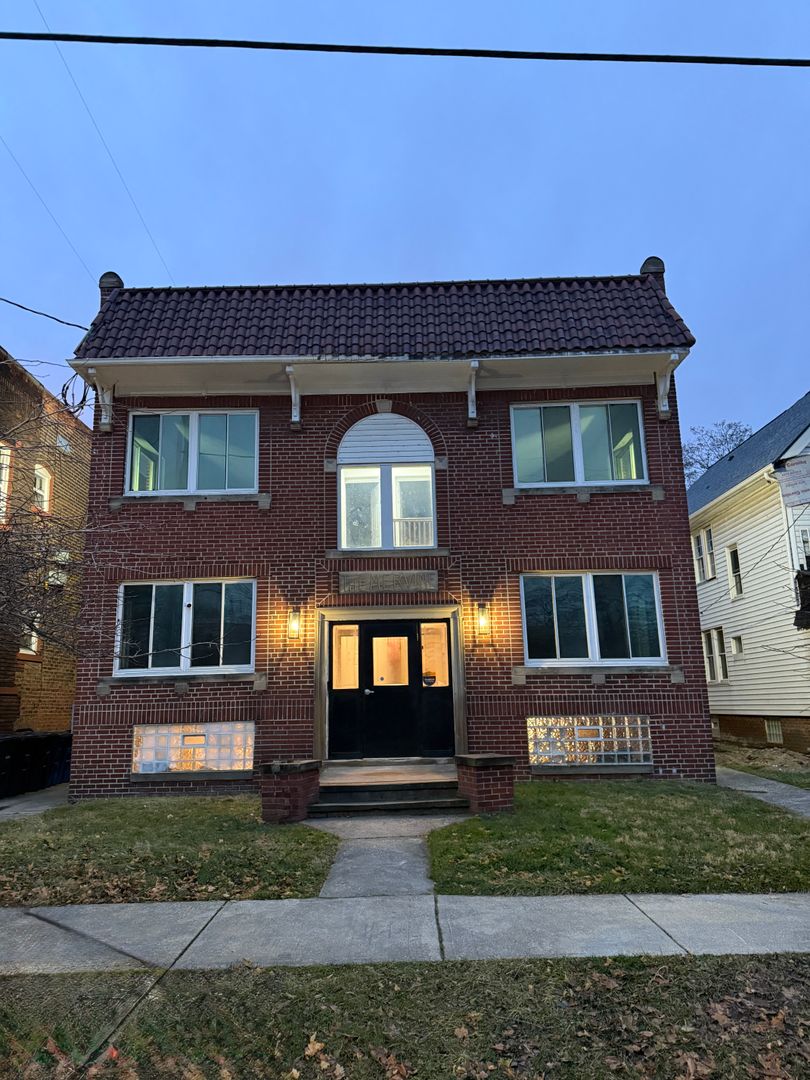 Cleveland Apartment: 14614 Lake Shore Blvd.