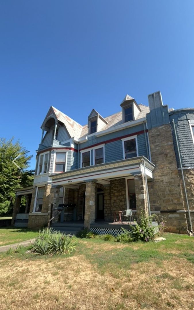 Roanoke Apartment: 1529 Patterson Avenue SW