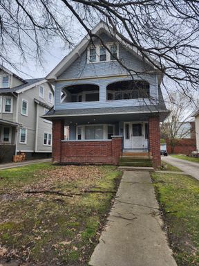 2 Bedroom For Rent in Cleveland Heights – photo 1