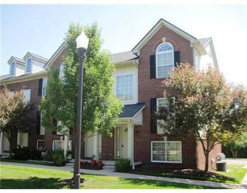 2 bedrooms, 2.5 bathrooms, 1 car garage, Immediate Occupancy – photo 1