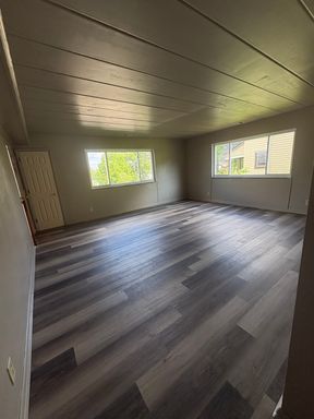 Spacious 1,200 Sq Ft Apt w/Garage Near Downtown Dayton – photo 1