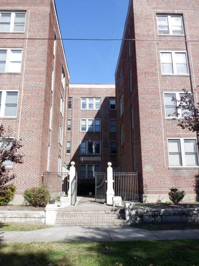 Norfolk House: 200 W. 31st Street, #201