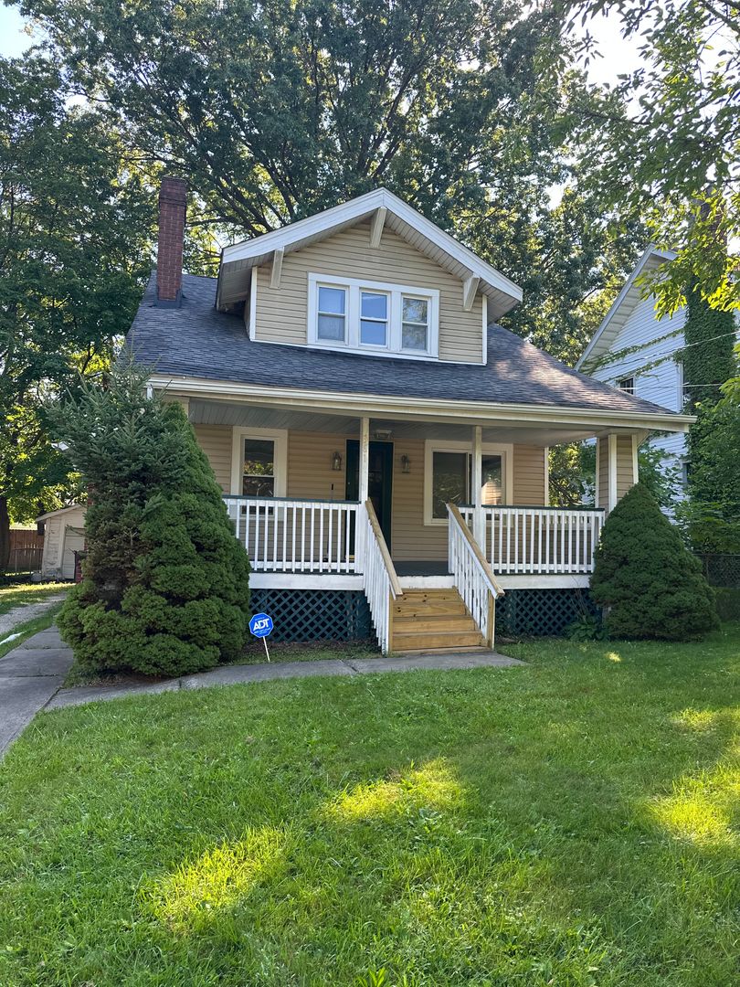 Akron House: 361 Bacon Avenue