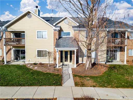 Well-Maintained 2-Bedroom Top-Floor Condo in Centerville – photo 1