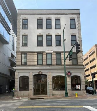Downtown Living at its Finest! – photo 1