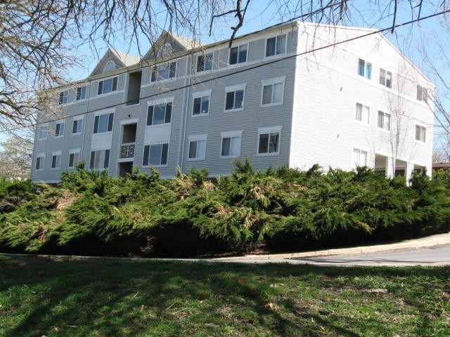 Lexington House: 303 White Street