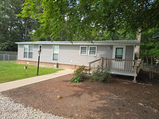 Beautifully Renovated Interior and Convenient Location – photo 1