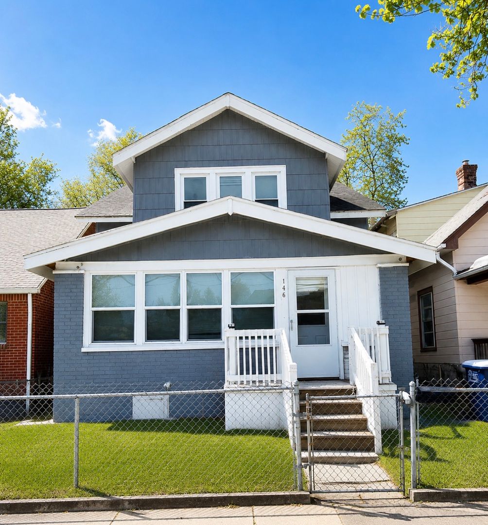 Toledo House: 146 Esther St