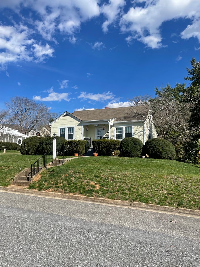 Roommate Needed for 4 BR 1 BATH home 