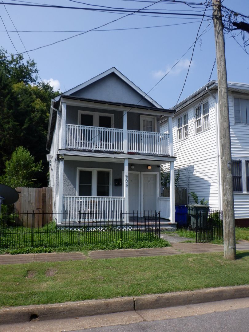 Norfolk Apartment: 905 Hayes Street